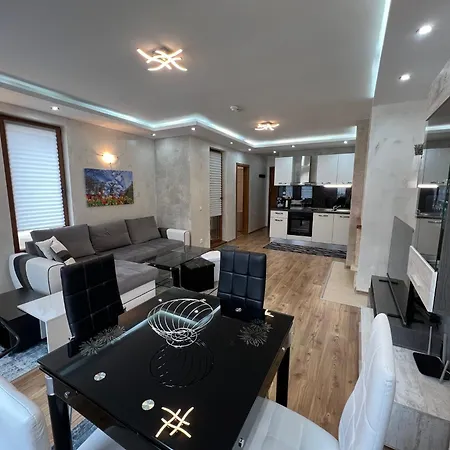 Apartment Spacious One-bedroom With Large Panoramic Terrace *